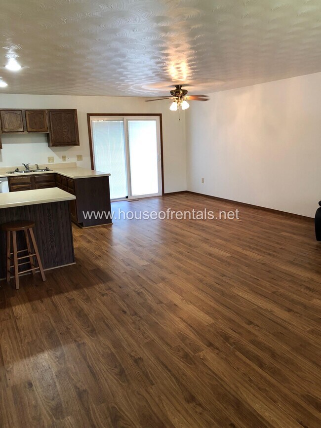 Building Photo - 1166 S Glenbeth Dr