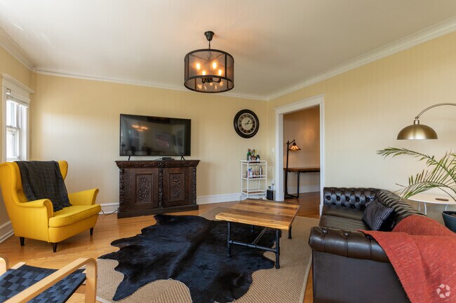 2 habitaciones, sala de estar - Windsor Court Apartments