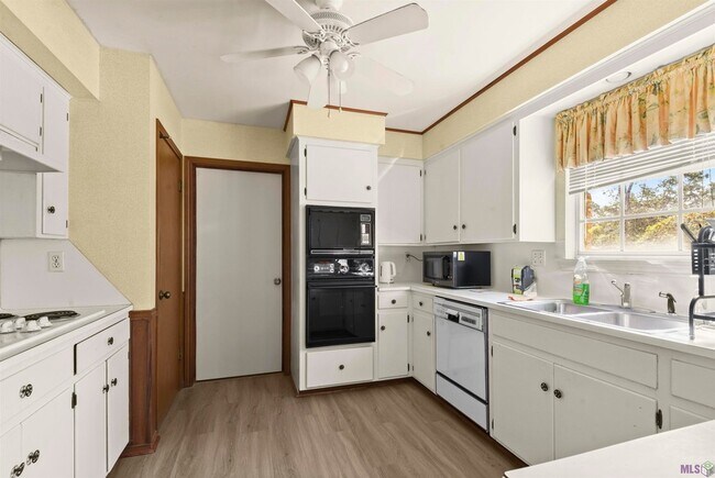 Foto del edificio - 5240 Heritage Dr