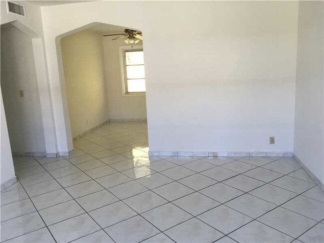 Building Photo - 1735 Marseille Dr