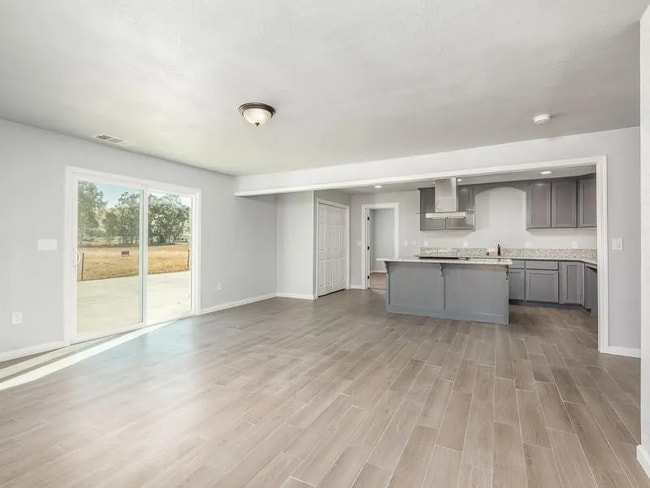 Building Photo - 30685-30682 Mehrten Dr