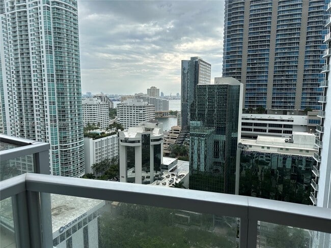 Building Photo - 1050 Brickell Ave