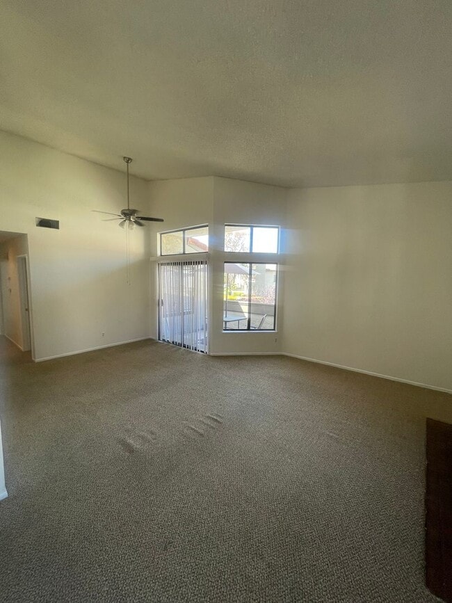 Building Photo - Phillips Ranch 2 Bedroom Condo