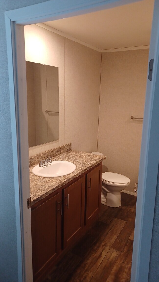 Building Photo - 3 bed 2 bath mobile home