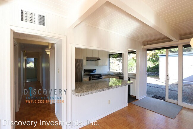 Building Photo - 2 br, 1 bath House - 2416 Tulare Ave.