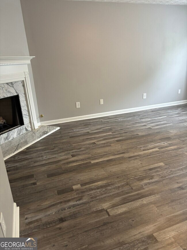 Foto del edificio - 5739 Windfall Ln