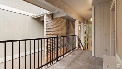 Building Photo - 1209 W Plum St