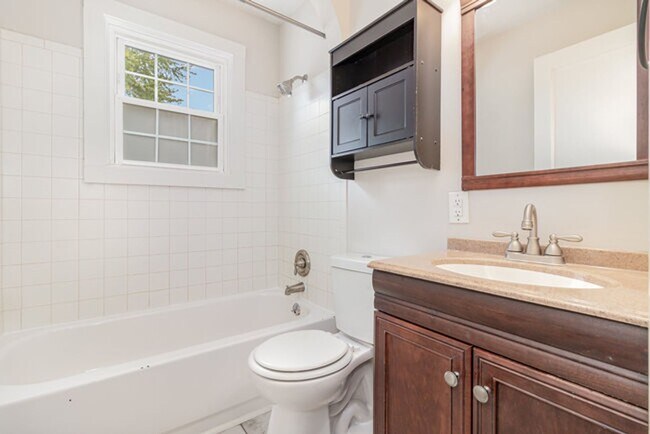Foto del edificio - 2 Bed / 1 Bath House - Downtown Historic S...