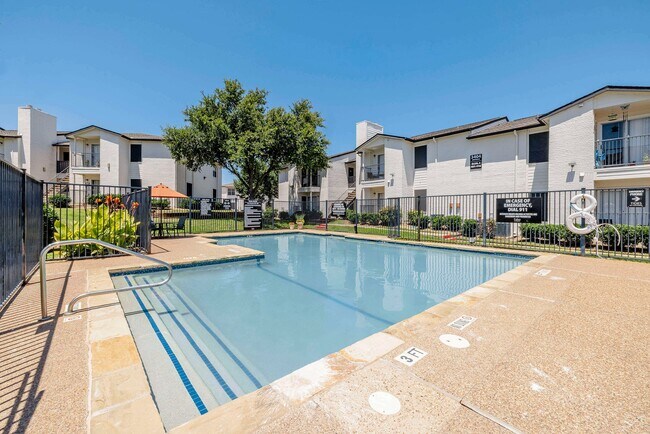 Building Photo - Tides on Westcreek