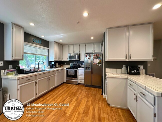 Foto del edificio - Bright and Spacious 3 Bedroom Townhome in ...