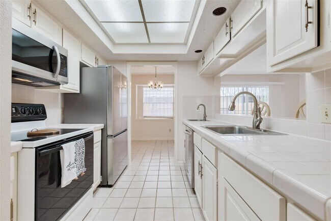 Building Photo - 14395 Misty Meadow Ln
