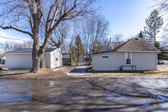 Foto del edificio - One Bedroom, One Bathroom Single Family Home