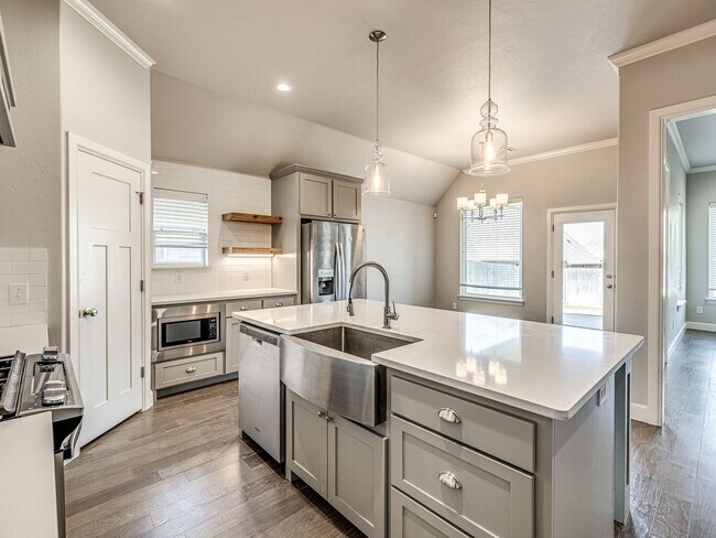 Building Photo - 3 Bed/2 Bath Beacon Home in Rush Brook Add...