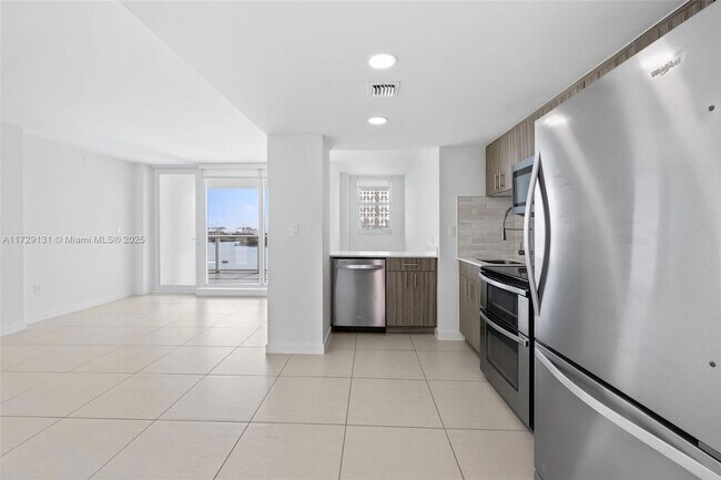 Foto del edificio - 910 West Ave