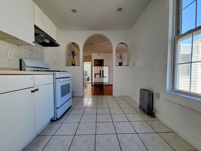 Foto del edificio - Sun-filled Spacious Sunnyside/Long Island ...