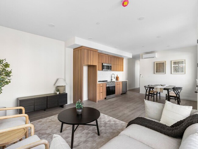 Foto del edificio - *1 MONTH FREE RENT* A 2bd/2bath Modern Tow...