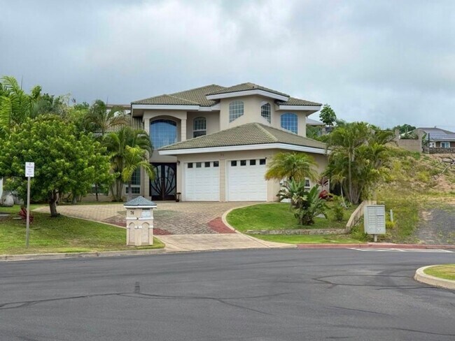 Foto del edificio - Partially Furnished 3 Bedroom / 2.5 Bathroom Custom Home in Sandhill Estates gated community!