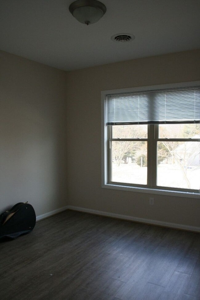 Building Photo - 1608 Whipple Dr