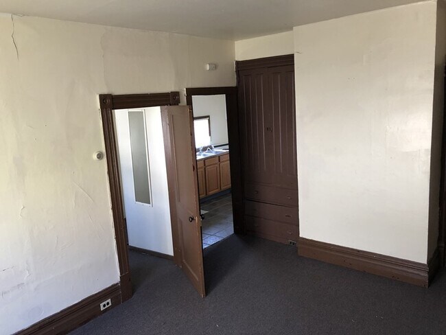 Building Photo - Coal Center 1 Bedroom