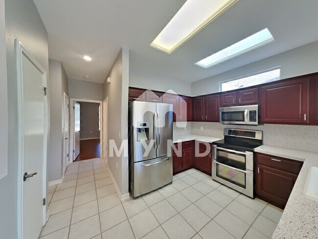 Foto del edificio - 288 Whispering Wind Dr