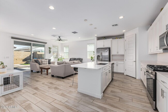 Foto del edificio - 3347 S 156th Ave