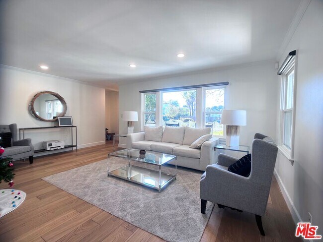 Foto del edificio - 5664 Donna Ave