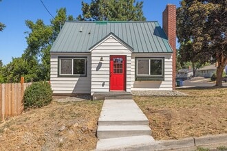 Building Photo - 1500 Siskiyou St