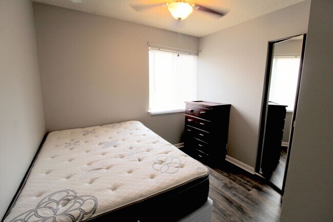 Building Photo - 1380K Hunters Road