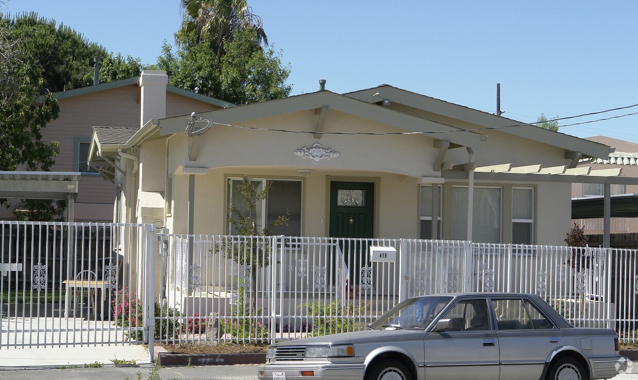 Building Photo - Cypress Apartments