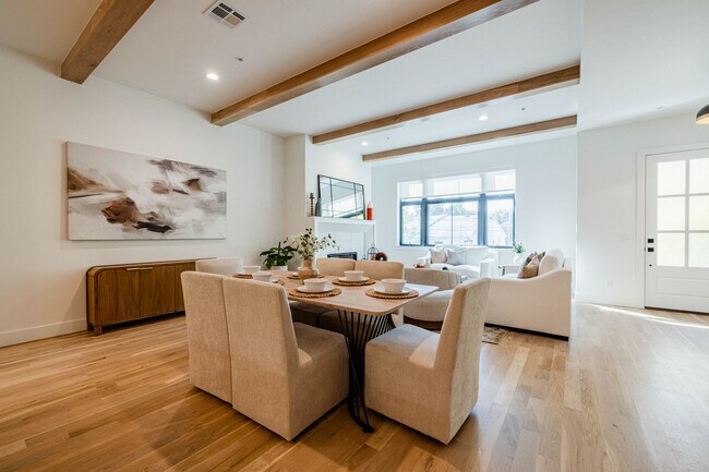 Foto del edificio - 1045 E 8th St