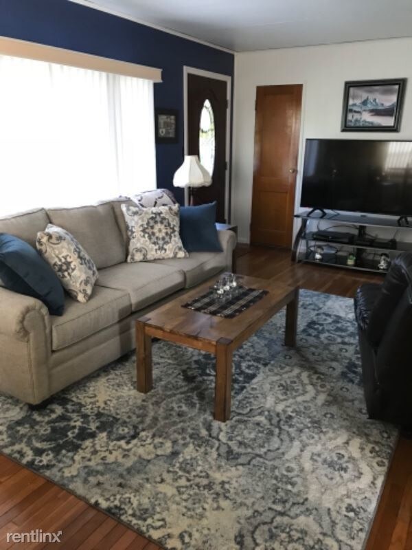 Building Photo - 3 br, 1 bath House - 300 Cinema Dr