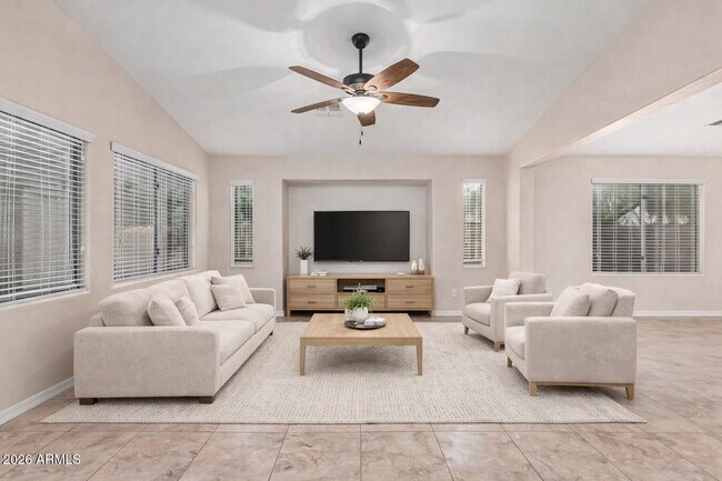 Building Photo - 25667 W Primrose Ln