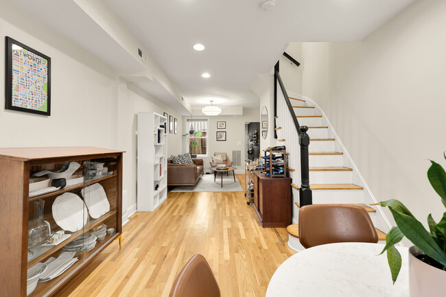 Foto del edificio - 3221 6th St NW