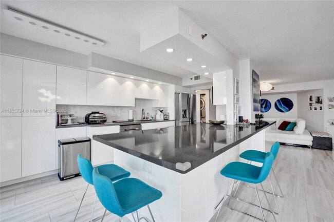 Building Photo - 1201 S Ocean Dr