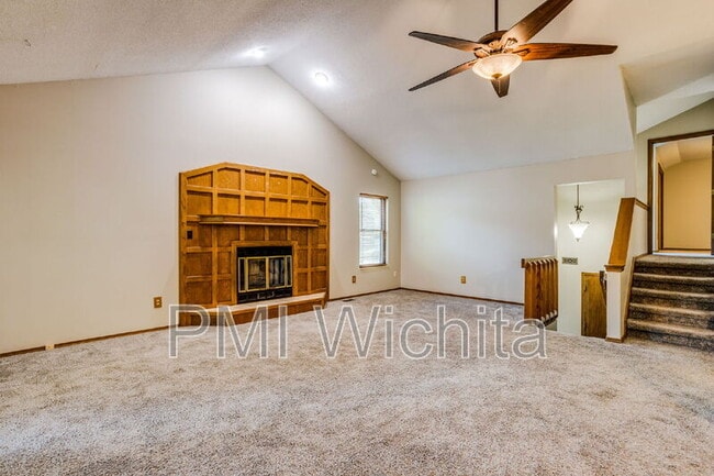 Building Photo - 1707 E Pinion Rd