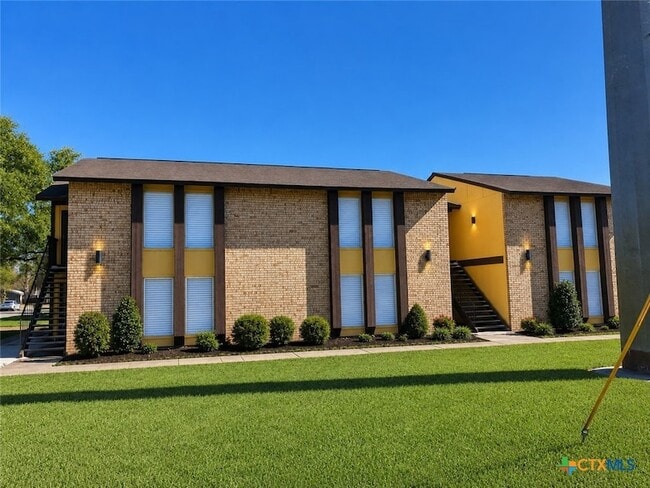 Building Photo - 903 S Magnolia Ave