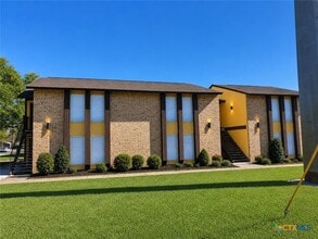 Building Photo - 903 S Magnolia Ave