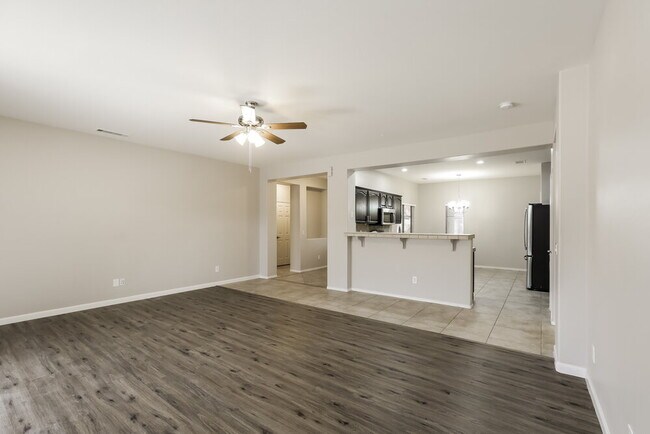 Building Photo - 5111 W Grenadine Rd