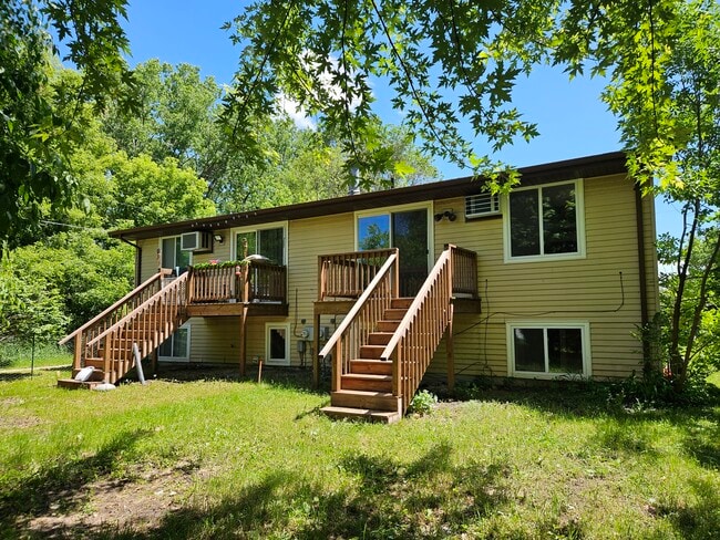 Building Photo - 2342 S Ridge Rd