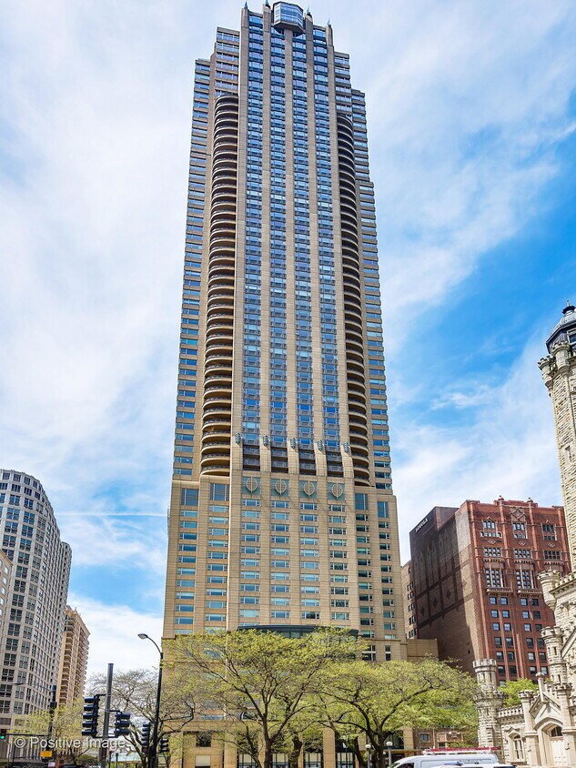 Foto principal - 800 N Michigan Ave