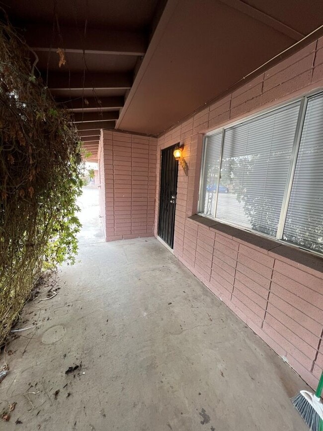 Building Photo - 4530 E Fairmount St