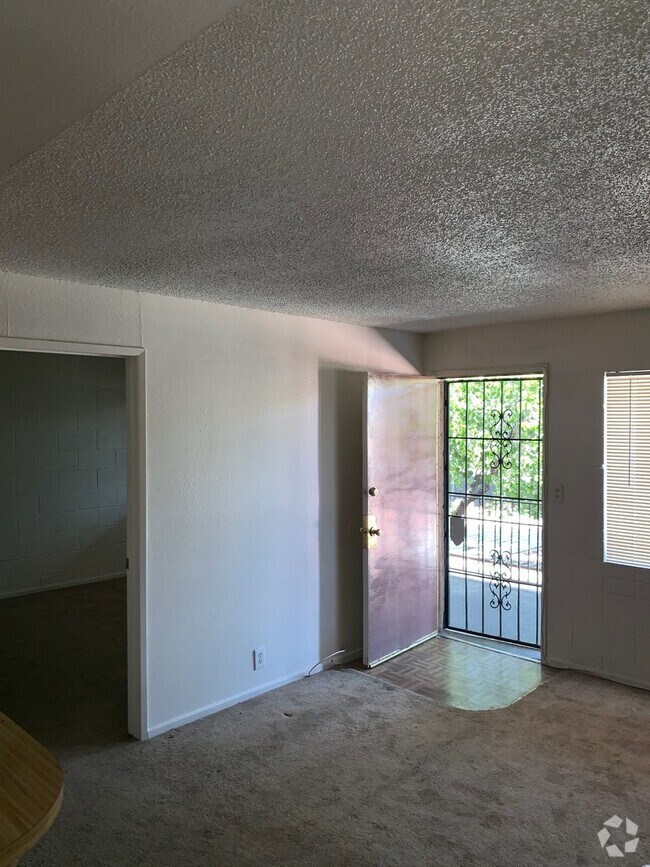 Building Photo - 3712 Royal Crest St