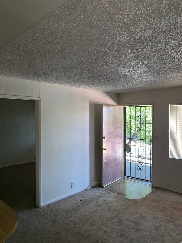 Primary Photo - Affordable 1 Bedroom Condo In Central Las ...