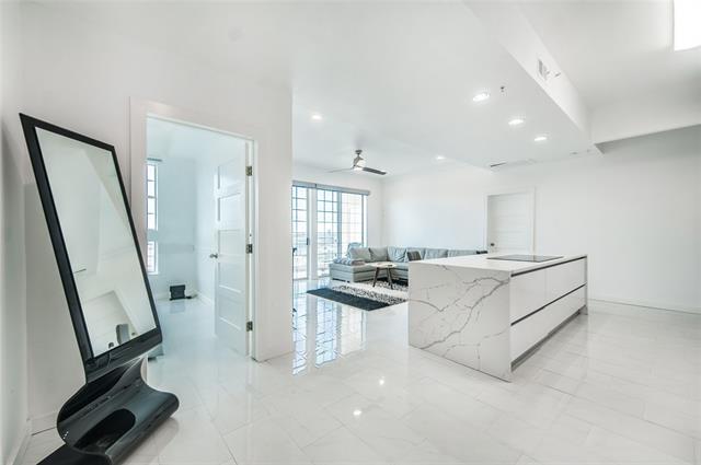Building Photo - 3225 Turtle Creek Blvd