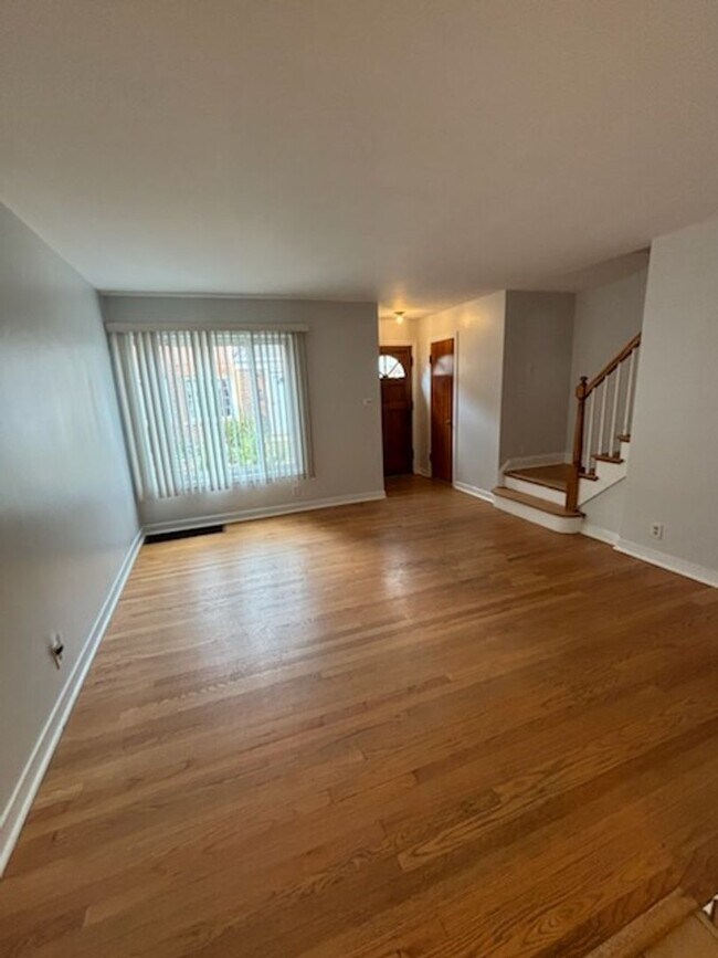 Foto del edificio - Large 2Bed/1.5Bath Townhome Close to Every...