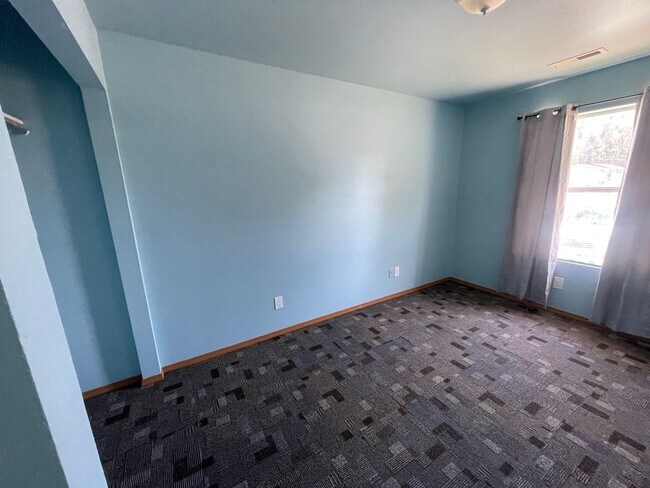 Building Photo - 1207 S 18th Ave