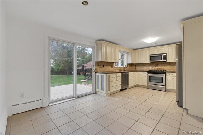 Building Photo - 1467 Goshen Turnpike