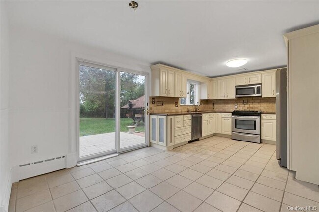 Foto del edificio - 1467 Goshen Turnpike