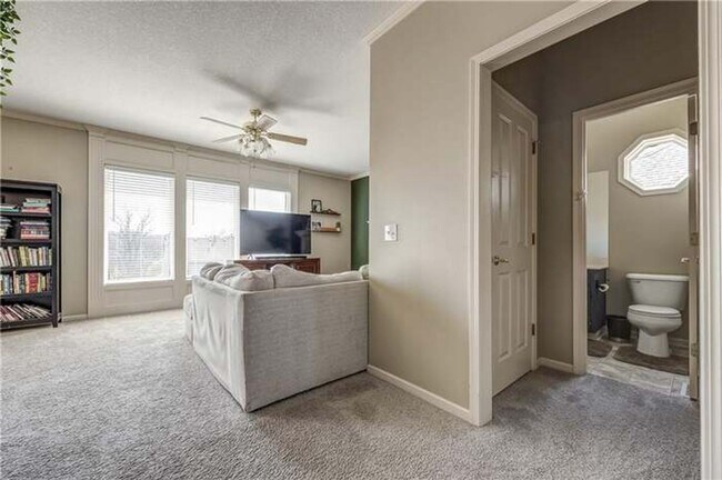 Building Photo - 605 Rock Creek Dr