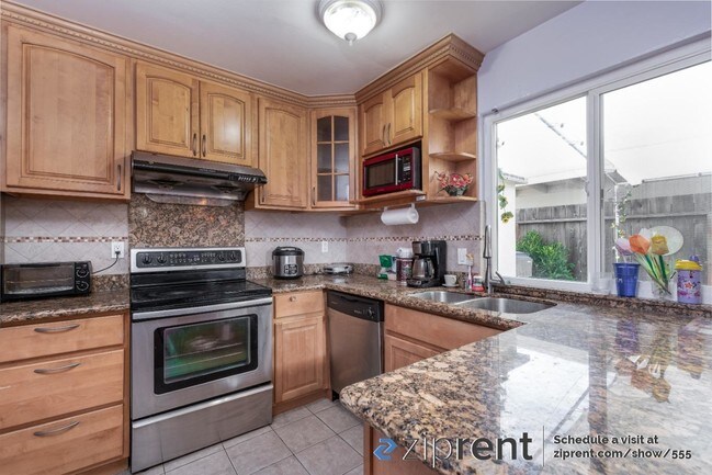 Foto del edificio - 1834 Queen Elizabeth Way